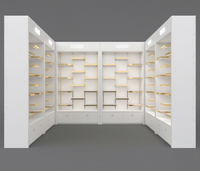 Vitrines de présentation de bijoux modernes personnalisées |   Vitrine en bois avec éclairage LED pour les bijouteries |   Solutions clés en main pour l'ameublement des magasins