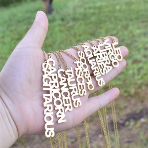 Collier personnalisé avec logo, en acier inoxydable plaqué or 18 carats, résistant à l'eau et inaltérable, avec plaque nominative pour femme - Product Image 1