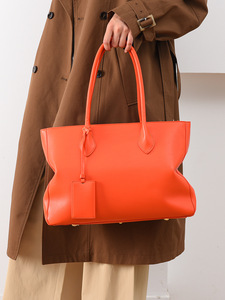 Nouveaux sacs fourre-tout de créateur tendance, sacs à bandoulière en cuir PU de haute qualité, sacs à main et pochettes de luxe décontractés pour femmes - Product Image 4