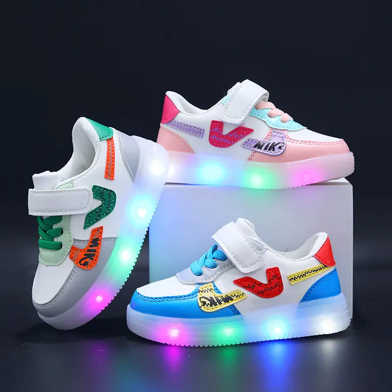 Jongens Sportschoenen 2023 Lente En Herfst Velcro Zachte Onderkant Kinderen Sneakers Meisjes 'Led Light Up Schoenen