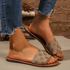 Sandalias planas de verano transpirables para mujer, con parte superior de PVC, correa elástica, sin cordones, con suela suave, sandalias de PVC reciclables. - Product Image 1