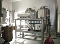 Machine de remplissage et de bouchage de bouteilles de bière à 6 têtes, manuelle, semi-automatique, contrôlée par PLC, pour la production de bière artisanale