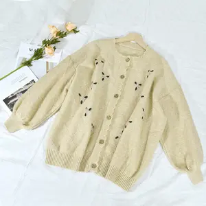 高品質OEMレディースクロップドカーディガンオープンフロント長袖リブニット刺繍パターンジャカードセーター