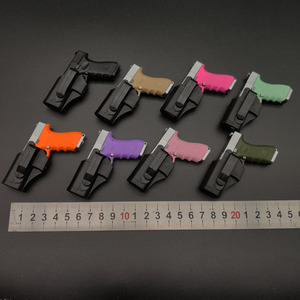 Llavero de pistola con funda G17, modelo metálico 1:3, miniatura de 7 cm, impermeable, novedoso, genial juguete, regalos en stock - Product Image 1