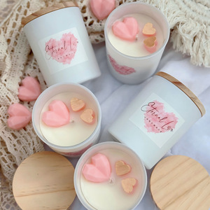 Vela Aromática con Aroma a Corazón de Diamante, Color Rosa, en Frasco de Vidrio Blanco y Dorado, Tapa de Madera, Hecha a Mano, Aromaterapia, Cera de Soja, Larga Duración, Navidad - Product Image 2