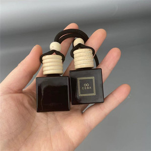 Stampa personalizzata <span class=keywords><strong>logo</strong></span> 10ml <span class=keywords><strong>auto</strong></span> appeso diffusore di vetro nero bottiglia di profumo <span class=keywords><strong>con</strong></span> coperchio in legno - Product Image 4