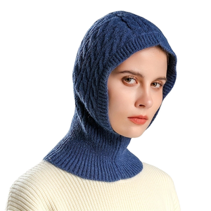Cagoule tricotée rayée d'hiver avec écharpe intégrée, cache-visage thermique et bonnet pour le ski, le snowboard et la randonnée - Product Image 1