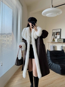 <span class=keywords><strong>Cappotto</strong></span> Invernale <span class=keywords><strong>in</strong></span> Vera Pelle <span class=keywords><strong>con</strong></span> Collo <span class=keywords><strong>in</strong></span> <span class=keywords><strong>Pelliccia</strong></span> di Volpe, <span class=keywords><strong>Interno</strong></span> <span class=keywords><strong>in</strong></span> Camoscio, Lunghezza Media, per Donna - Product Image 5