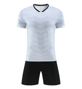 Completo da <span class=keywords><strong>Calcio</strong></span> Personalizzato 2025 per Uomo, Maglia con Scollo a V Traspirante ad Asciugatura Rapida e Leggera con <span class=keywords><strong>Pantaloncini</strong></span>, Set Uniforme in Stock per <span class=keywords><strong>Squadre</strong></span> - Product Image 6