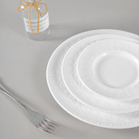 Assiette plate moderne minimaliste en porcelaine fine blanc pur, assiette à soupe, assiette à dessert pour restaurant occidental, haute valeur esthétique, personnalisable