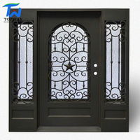 Porte d'entrée principale de villa en fer forgé orné de luxe, double porte, haute sécurité