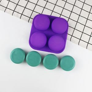 Moule à Savon Artisanal Rond en Silicone à 4 Cavités de Haute Qualité - Product Image 3