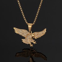 Collier pendentif aigle en cristal plaqué or, design ailes épanouies, chaîne maille forçat, bijoux hip-hop pour la mode masculine