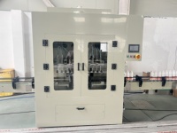 Machine de remplissage de liquides professionnelle à 8 buses pour détergent liquide, gel désinfectant, remplissage rapide, faible erreur de dosage