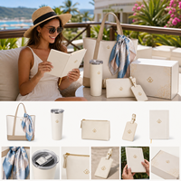 Kit de bienvenue personnalisé pour les voyages en resort, comprenant un sac fourre-tout, un gobelet isotherme, une écharpe, une pochette, une étiquette de bagage et un carnet