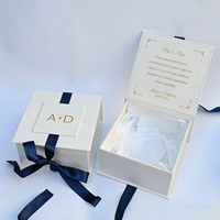 Boîte cadeau personnalisée en carton recyclable écologique de style livre pour bijoux avec ruban