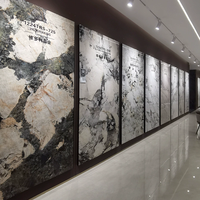 Dalles de pierre frittée de luxe à grain de pierre 1200x2400mm, imperméables et durables pour la décoration murale haut de gamme des KTV, bars, escaliers et espaces extérieurs.