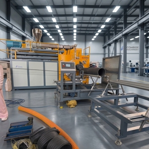 Machine à fabriquer des tuyaux en spirale à paroi creuse de fabrication chinoise, 300 - 1200 mm, pour les eaux usées, avec ligne d'extrusion de tuyaux en spirale en polyéthylène. - Product Image 1