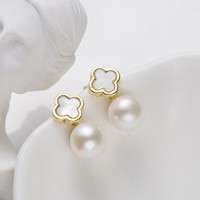Perles d'eau douce naturelles de style vintage Ensemble de bijoux trois pièces Coquillage Trèfle à quatre feuilles Boucles d'oreilles Anneau Pendentif Collier Vente en gros