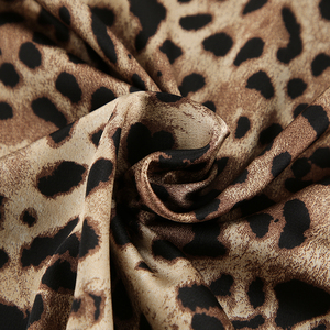 QINSI <span class=keywords><strong>Set</strong></span> da Notte da <span class=keywords><strong>Donna</strong></span> 3 Pezzi con Vestaglia Stampata, Abbigliamento da Casa Primaverile, Pigiama Leopardato con Biancheria Intima - Product Image 4