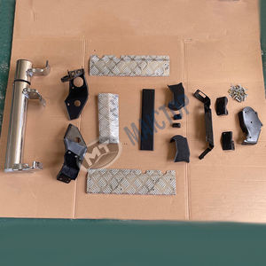 Pedales para el parachoques trasero de las camionetas Land Cruiser FJ79, FZJ79, FJ75 y Land Cruiser FJ70. - Product Image 1
