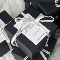 Boîte cadeau rigide personnalisée en carton gris écologique, carrée noire, avec gaufrage, estampage, revêtement UV et ruban pour anniversaire et Saint-Valentin