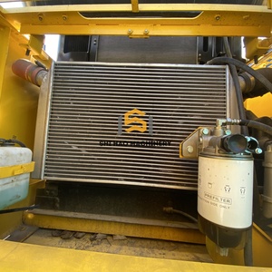 Excavatrice sur chenilles d'occasion Hyundai 305LC-9S, peinture d'origine, importée, pour travaux de construction - Product Image 3