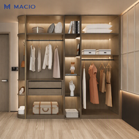 Armoire modulaire encastrée MACIO en bois grainé moderne, meubles de chambre à coucher, placards avec rangement pour projets d'appartements, vente en gros