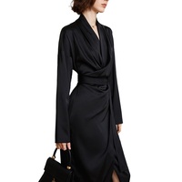 Robe de soirée noire à manches longues et ceinture plissée pour femme