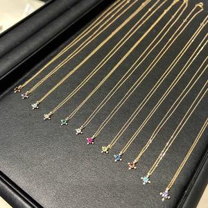 Collana in Argento Sterling 925 Placcato Oro con Zirconi, Design Minimalista a Quadrifoglio con Pietra Portafortuna, Vendita all'Ingrosso - Product Image 5