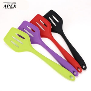 Espátula ranurada pequeña y ecológica de silicona de la marca APEX para tortitas de huevos de pescado y más - Product Image 4
