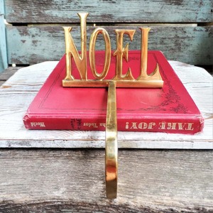 Porte-chaussettes de Noël en laiton, best-seller 2025, finition dorée - Product Image 1