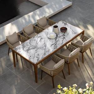 Ensemble de chaises de jardin rectangulaires contemporaines en rotin et bois massif, durables, imperméables et résistantes au soleil - Product Image 3