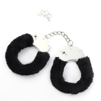 Menottes en peluche métalliques sexy pour couples, attaches de poignet moelleuses avec déverrouillage rapide, accessoire de jeu alternatif pour adultes