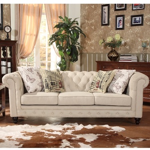 <span class=keywords><strong>Divano</strong></span> Chesterfield Tradizionale a Tre Posti con Struttura in Legno Massello per Set di Arredamento Soggiorno Villa - Product Image 1