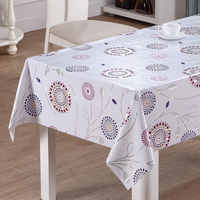 Nappe en PVC RNPT avec motifs floraux circulaires roses imprimés au laser, surface blanche et support en tissu pour la salle à manger