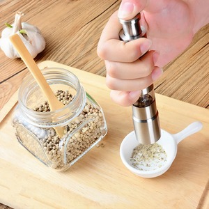 Molinillo de Sal y Pimienta de Acero Inoxidable con Botón de Presión Manual para Operación con el Pulgar, para Granos de Pimienta, Sal Marina y Especias - Product Image 4