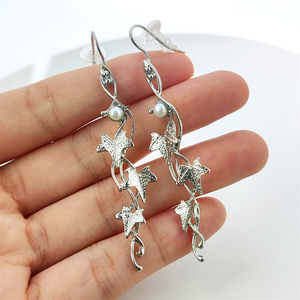 Prix de gros Argent Feuilles Crochet Boucles d'Oreilles Style Bohème Perle d'Eau Douce Incrustation Long Bijoux pour Femmes et Filles - Product Image 1