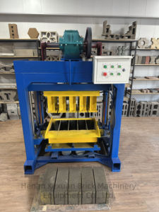 Macchina per la Produzione di Mattoni in Cemento 4-40 Multiuso su Richiesta, Molto Richiesta in Zimbabwe, Utilizzata per la Formatura di Blocchi in Pietra - Product Image 4