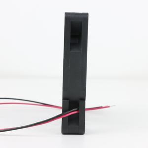 Ventilateur axial de refroidissement pour armoire et onduleur SUNON MF80151V3-1000C-A99 80x80x15mm 12VDC 0.071A 0.86W 2800RPM 30.0CFM - Product Image 3