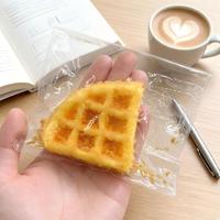 Jouet anti-stress mignon en forme de gaufre triangulaire, en peluche souple TPR, pour enfants et adultes, à utiliser au bureau ou à la maison