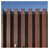 Panneaux de façade en aluminium résistants à la charge du vent imperméable pour murs rideaux Finition polyester PVDF Longue durée de vie