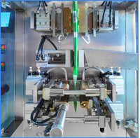 Machine d'emballage entièrement automatique pour sachets de forme irrégulière, pour liquides, gelées, sauces et miel