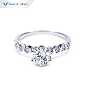 แหวนเงินแท้ 925 ประดับโมอิสซาไนต์ทรงหกเหลี่ยมทันสมัย Tianyu ขนาด 0.5 กะรัต และ 1 กะรัต ทรงบริลเลียนต์คัต ของขวัญสำหรับเพื่อนสนิท และเครื่องประดับสำหรับใส่ทุกวัน - Product Image 1