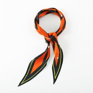 Bufandas de seda elegantes con rayas de diamante Diseño elegante y calidad superior - Product Image 1