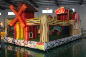 QIQU Aire de jeux <span class=keywords><strong>gonflable</strong></span> robuste de 30 pieds, thème ferme, avec plusieurs zones de jeu et moulin à vent, pour événements, certifiée usine - Product Image 3