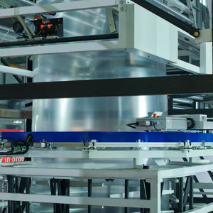 Machine d'extrusion de film plastique soufflé à 3 couches personnalisable avec système IBC et enroulement à fente centrale - Product Image 5