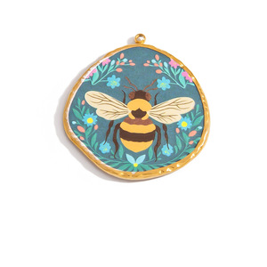 จี้ห้อยคอรูปทรงต่างๆ ทำจากสแตนเลสและเรซิ่น สำหรับทำเครื่องประดับ DIY สีทอง 18K ลวดลายดอกไม้ คงสีได้ เหมาะสำหรับทั้งชายและหญิง - Product Image 5