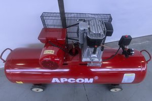 เครื่องอัดอากาศแบบลูกสูบ APCOM รุ่น High Flow ขนาด 10 แรงม้า 7.5 กิโลวัตต์ 37.1 ลูกบาศก์ฟุตต่อนาที 1.25 เมกะปาสคาล ถังแนวตั้ง 500 ลิตร สำหรับใช้งานในอุตสาหกรรม - Product Image 3