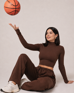 Completo Loungewear <span class=keywords><strong>Marrone</strong></span> da <span class=keywords><strong>Donna</strong></span>: Top Corto a Collo Alto a Maniche Lunghe e <span class=keywords><strong>Pantaloni</strong></span> Larghi con Coulisse, Set Morbido e Confortevole per Casa e Tempo Libero - Product Image 4